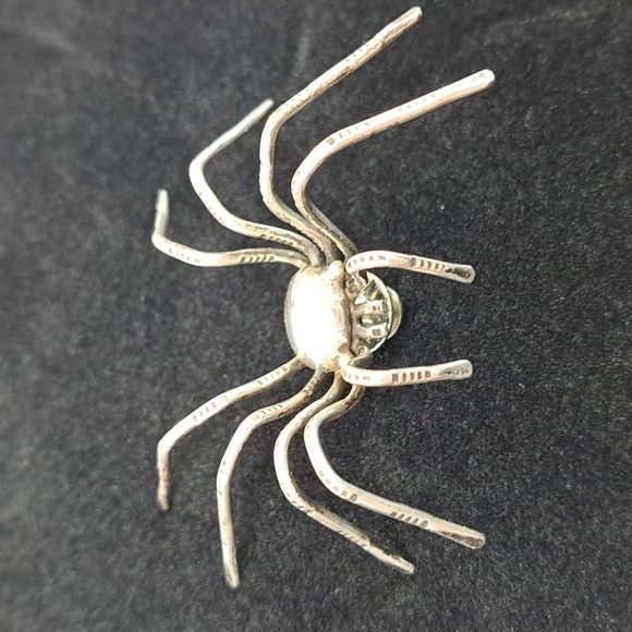 Silver Spider Pin - Picture 6 of 12
